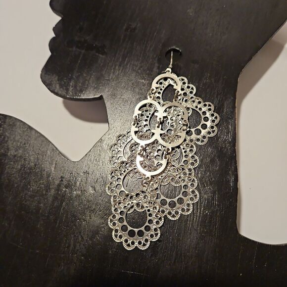 Costume Jewelery Earrings  see measurements - Picture 3 of 4